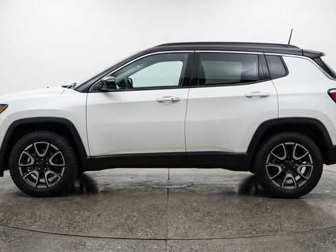 Used 2025 Jeep Compass Trailhawk image 5