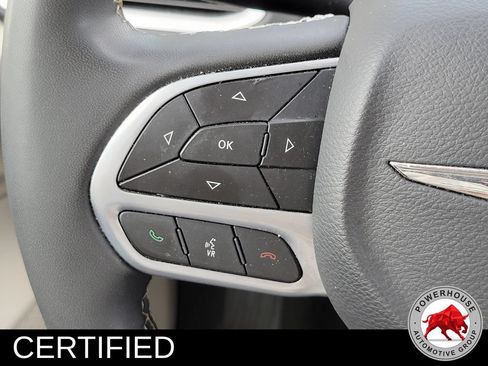 Used 2023 Chrysler Pacifica Touring-L FWD image 29