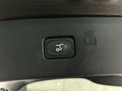 Used 2024 Ford Edge Titanium image 42