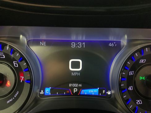 Used 2018 Chrysler 300 S image 34