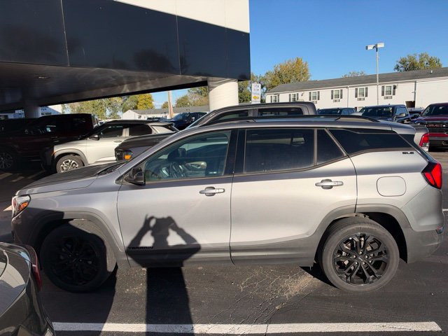 Used 2020 GMC Terrain SLE w/ Elevation Edition FWD image 5