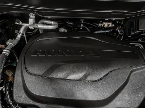 Used 2025 Honda Passport Black Edition image 4
