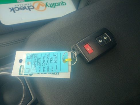 Used 2023 Toyota Tacoma TRD Off-Road image 31