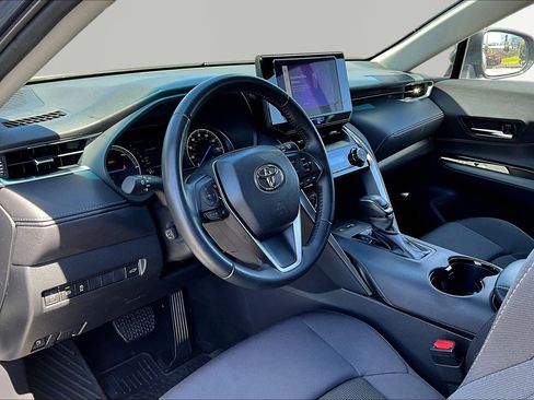 Used 2024 Toyota Venza LE AWD/4WD image 17