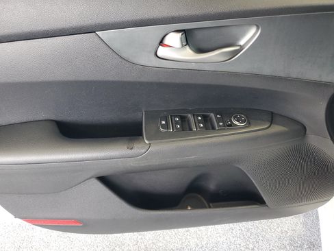 Used 2020 Kia Forte LXS FWD image 13