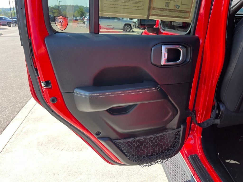 Used 2021 Jeep Wrangler Unlimited Sahara AWD/4WD image 17
