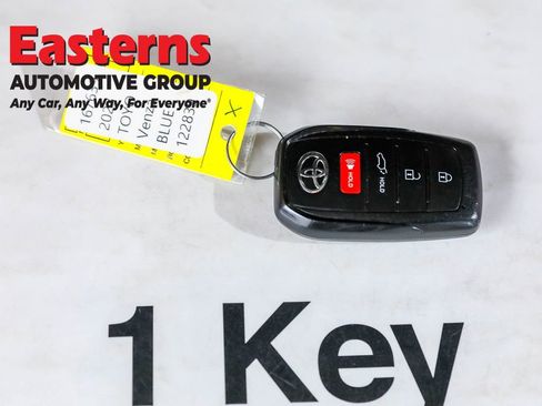 Used 2023 Toyota Venza XLE image 27