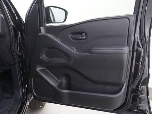 Used 2022 Nissan Frontier S w/ Technology Package AWD/4WD image 9