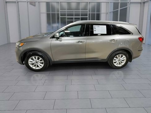 Used 2019 Kia Sorento LX w/ LX Convenience Package image 5