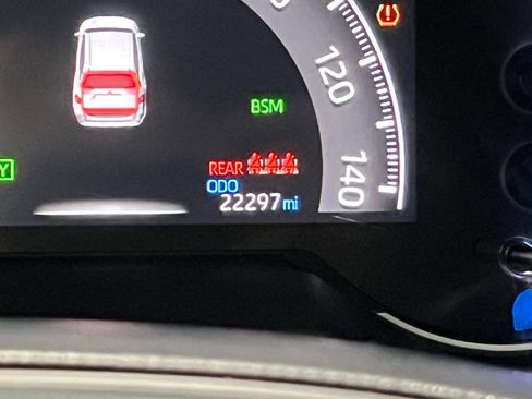 Used 2025 Toyota RAV4 LE AWD/4WD image 31