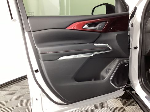 Used 2024 Chevrolet Traverse RS image 26