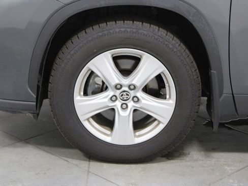 Used 2023 Toyota Highlander L image 6