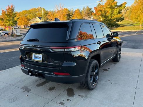 New 2025 Jeep Grand Cherokee Limited w/ Black Appearance Package image 8