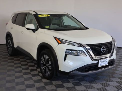 Used 2023 Nissan Rogue SV image 1