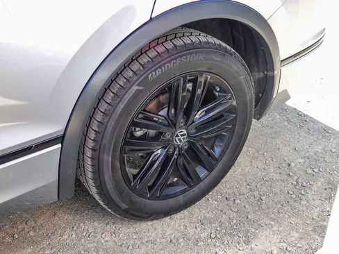 Used 2022 Volkswagen Tiguan SE R-Line image 18