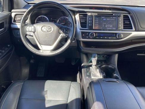 Used 2017 Toyota Highlander XLE image 9