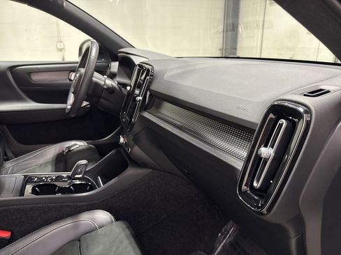 Used 2021 Volvo XC40 T5 R-Design w/ Climate Package image 33
