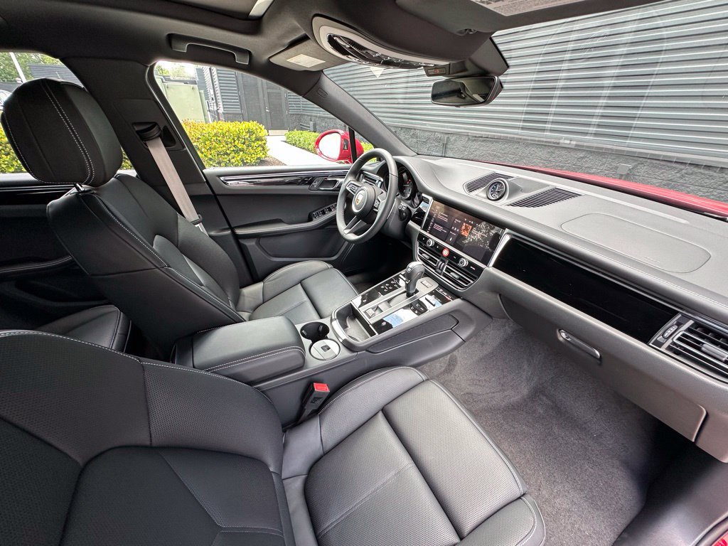 Used 2026 Porsche Macan AWD/4WD image 19