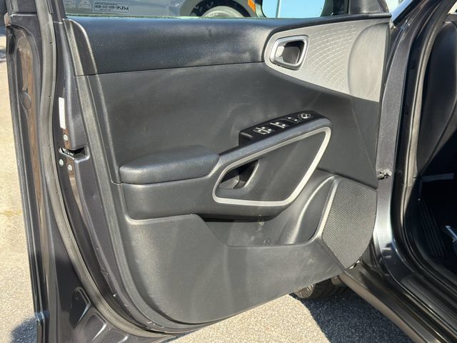 Used 2022 Kia Soul LX w/ Technology Package FWD image 12