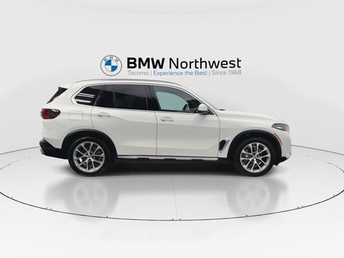 Used 2024 BMW X5 xDrive40i w/ Parking Assistance Package AWD/4WD image 5