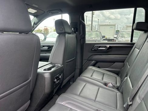 Used 2025 Chevrolet Suburban Z71 AWD/4WD image 28