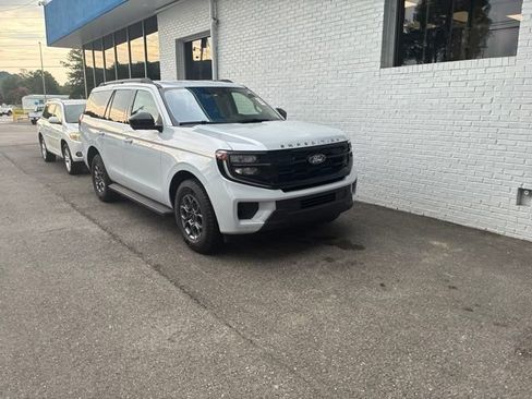 Used 2025 Ford Expedition Active RWD image 40
