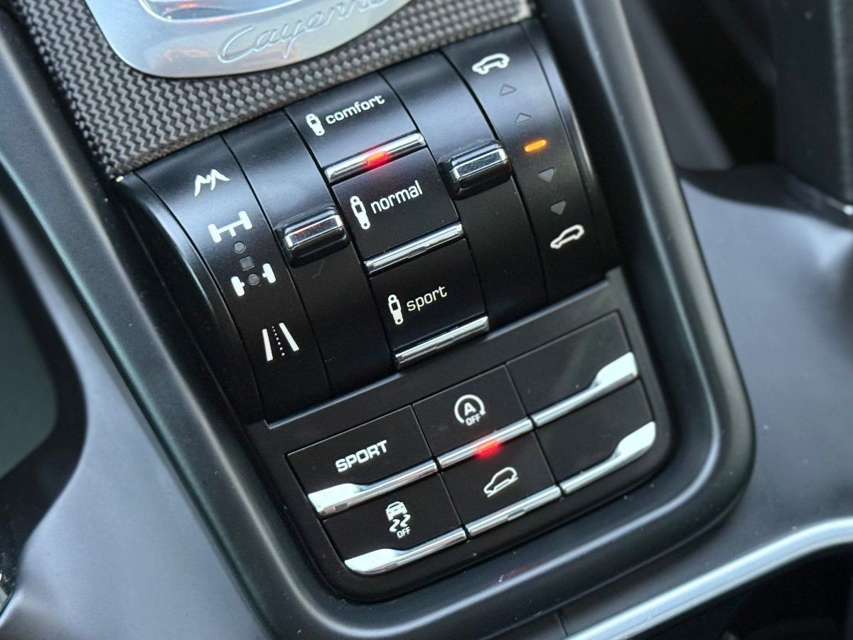 Used 2014 Porsche Cayenne Turbo S AWD/4WD image 32