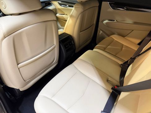 Used 2019 Cadillac XT5 FWD image 36