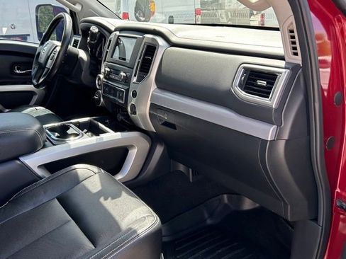 Used 2018 Nissan Titan PRO-4X w/ Pro-4x Convenience Package image 12