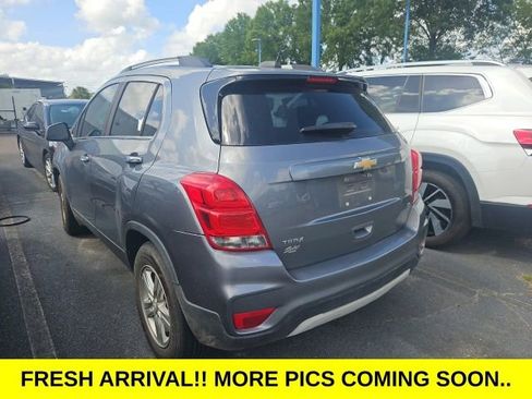 Used 2019 Chevrolet Trax LT w/ LT Convenience Package FWD image 3