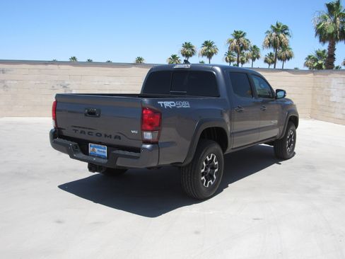Used 2019 Toyota Tacoma TRD Off-Road AWD/4WD image 5