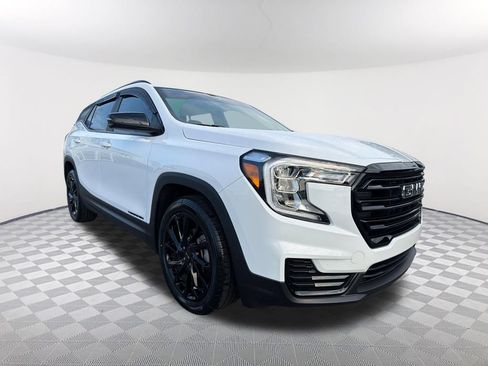 Used 2023 GMC Terrain SLE w/ Driver Convenience Package FWD image 3