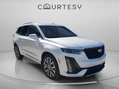 Used 2024 Cadillac XT6 Sport w/ Platinum Package image 4