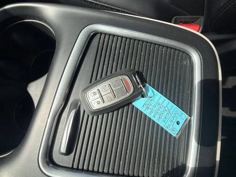 Used 2024 Chrysler Pacifica Touring-L FWD image 45
