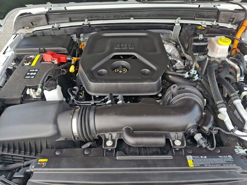 Used 2025 Jeep Wrangler Unlimited Sahara w/ Safety Group image 27