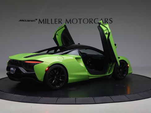 Used 2023 McLaren Artura image 18