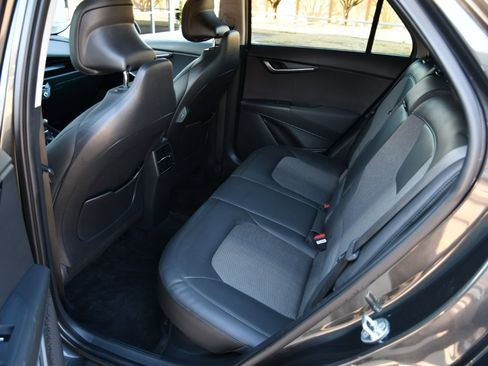 Used 2023 Kia Niro EX Touring image 28