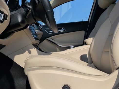 Used 2020 Mercedes-Benz GLA 250 4MATIC image 12