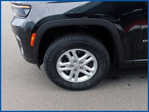 Used 2023 Jeep Grand Cherokee Laredo w/ Luxury Tech Group I AWD/4WD image 4