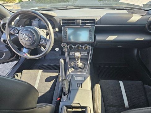 Used 2025 Toyota GR86 Premium w/ Performance Package RWD image 18