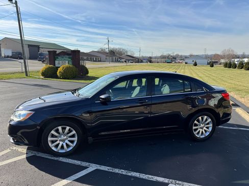 Used 2012 Chrysler 200 Touring w/ Cold Weather Group image 4