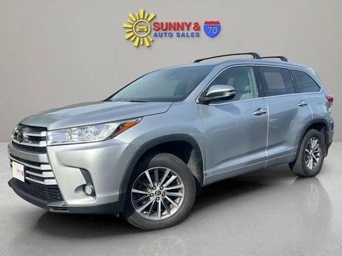 Used 2018 Toyota Highlander XLE image 3