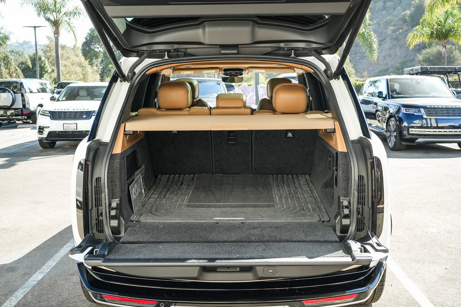 Certified 2023 Land Rover Range Rover SE AWD/4WD image 26