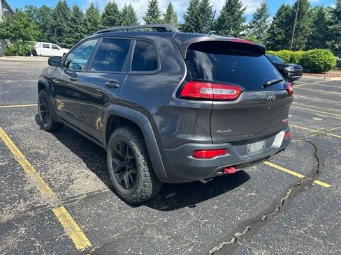 Used 2016 Jeep Cherokee Trailhawk w/ Cold Weather Group AWD/4WD image 2