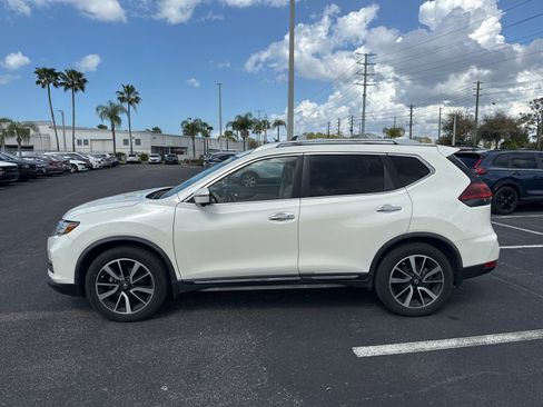 Used 2018 Nissan Rogue SL w/ Premium Package image 4