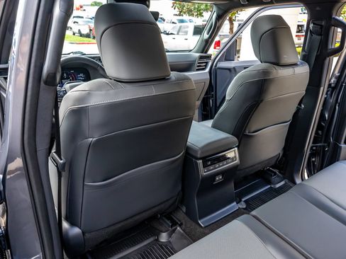 Used 2025 Lexus GX 550 w/ Accessory Package (Z1) AWD/4WD image 35
