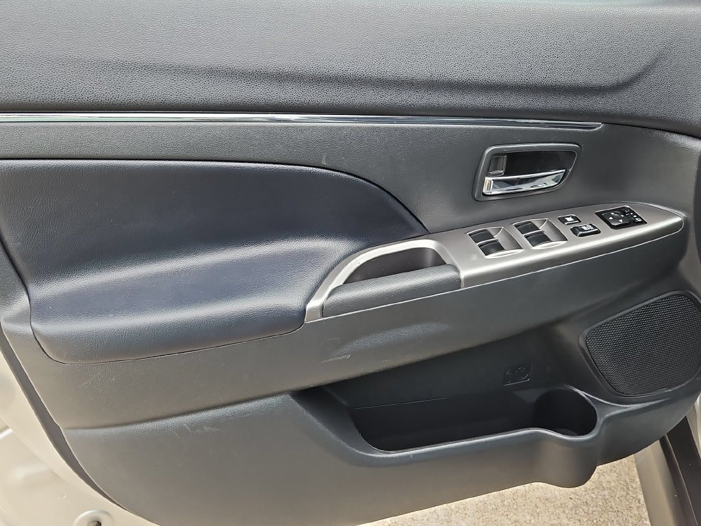 Used 2025 Mitsubishi Outlander Sport AWD image 11