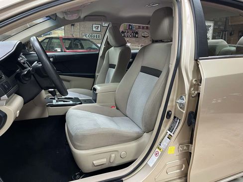 Used 2012 Toyota Camry LE FWD image 22