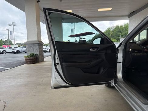 Used 2020 Nissan Altima 2.5 SR FWD image 22