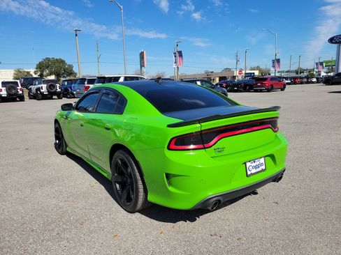 Used 2017 Dodge Charger R/T image 2